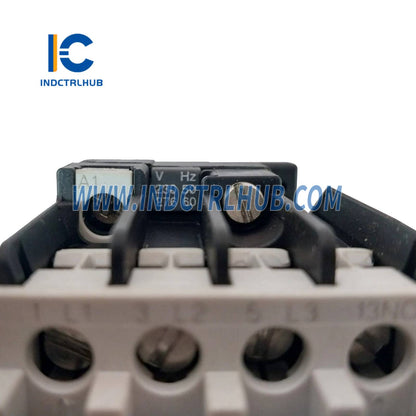 Siemens 3TF30-10-0AP0 Contactor, Size 00